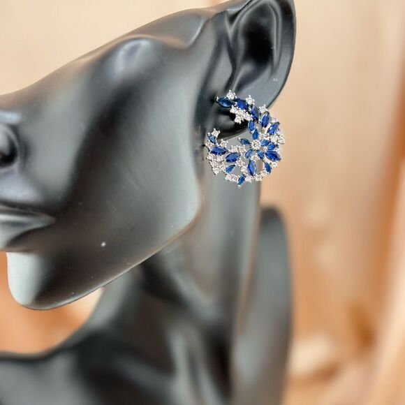 Elegant Sapphire Blue & Cubic Zirconia Statement Earrings - Picture 4 of 9